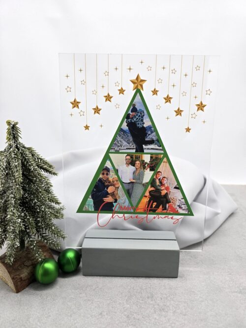 Personalizirana božična dekoracija iz pleksi stekla z družinskimi fotografijami v obliki božičnega drevesca.