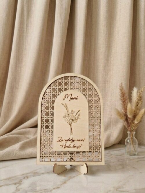 Lesena personalizirana dekoracija čipka z izrezanim vzorcem in lasersko gravuro