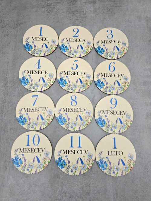 Mesečne tablice za dojenčka z rožicami