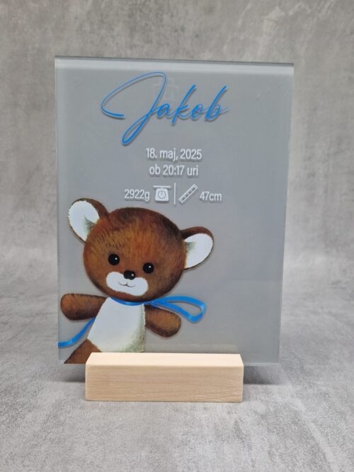 Personalizirana otroška dekoracija iz pleksi stekla z medvedkom in rojstnimi podatki