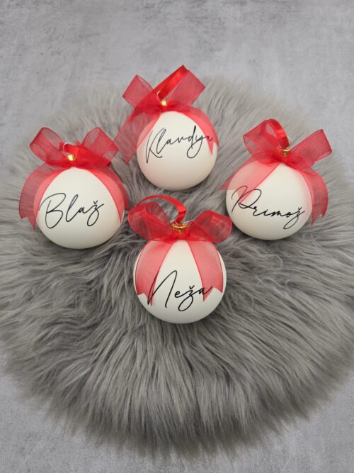 personalizirane božične bunkice z imeni in belo pentljo