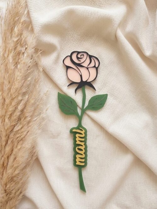 Akrilna personalizirana vrtnica zaprt cvet s posvetilom na pleksi steklu