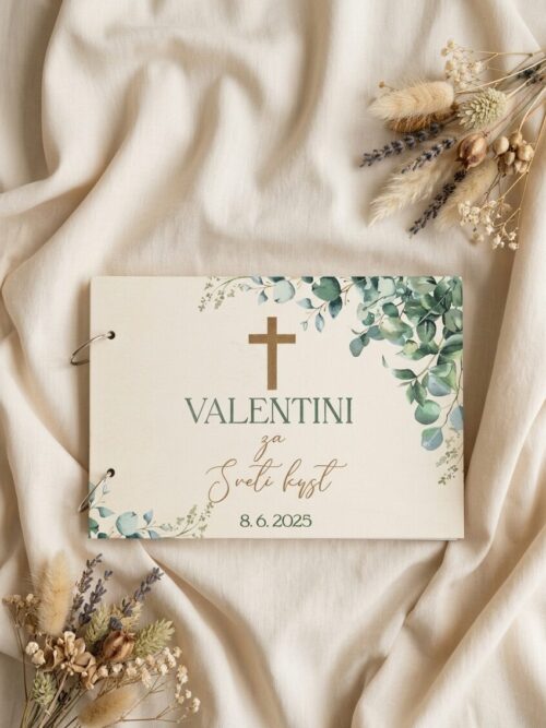 Personaliziran lesen album za sveti krst z vgraviranim križem in imenom